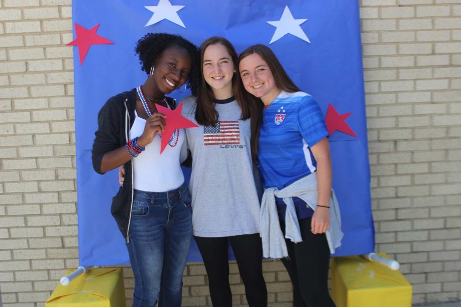 Tekeyra Shelton, Anna Hunter, and Alex Hodge posing for america day