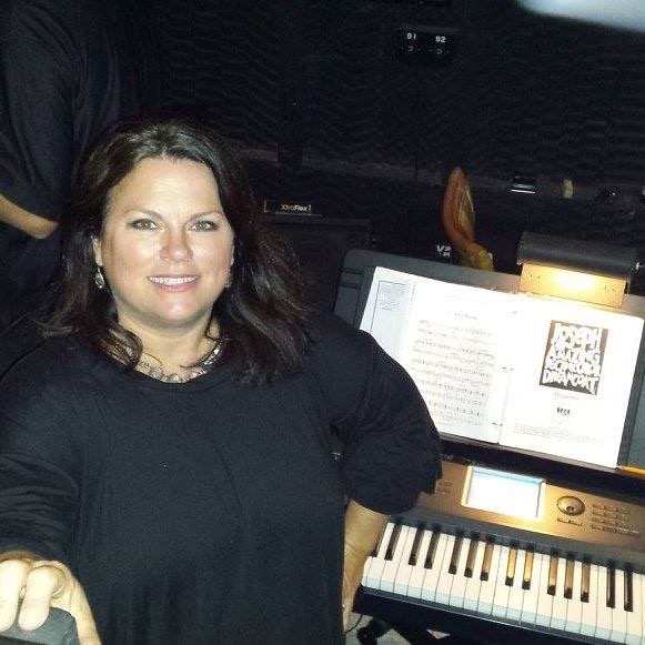 Tracy Smithy getting ready to play piano.