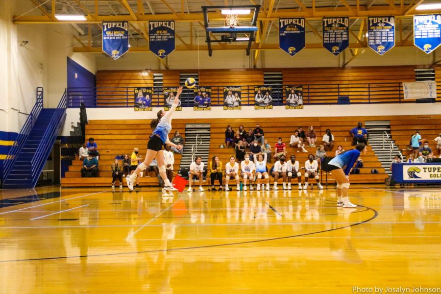 maggie grigs does her jump serve