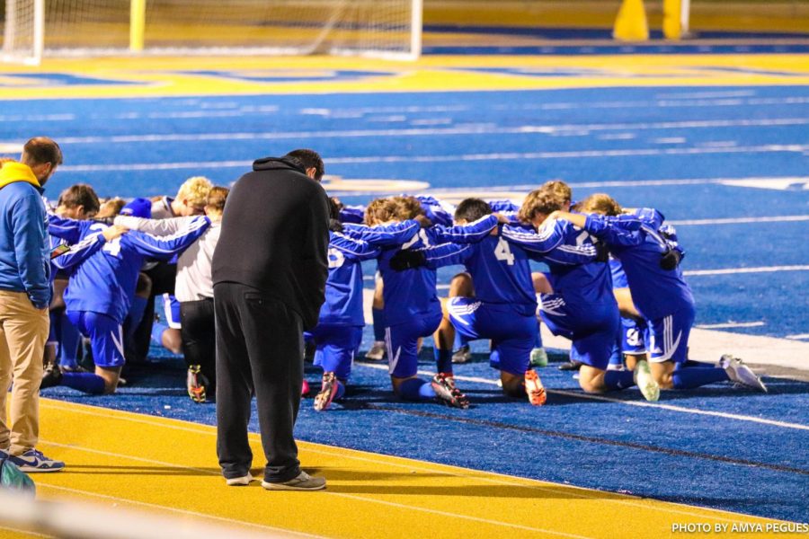 Tupelo Soccer praying before the games begins
