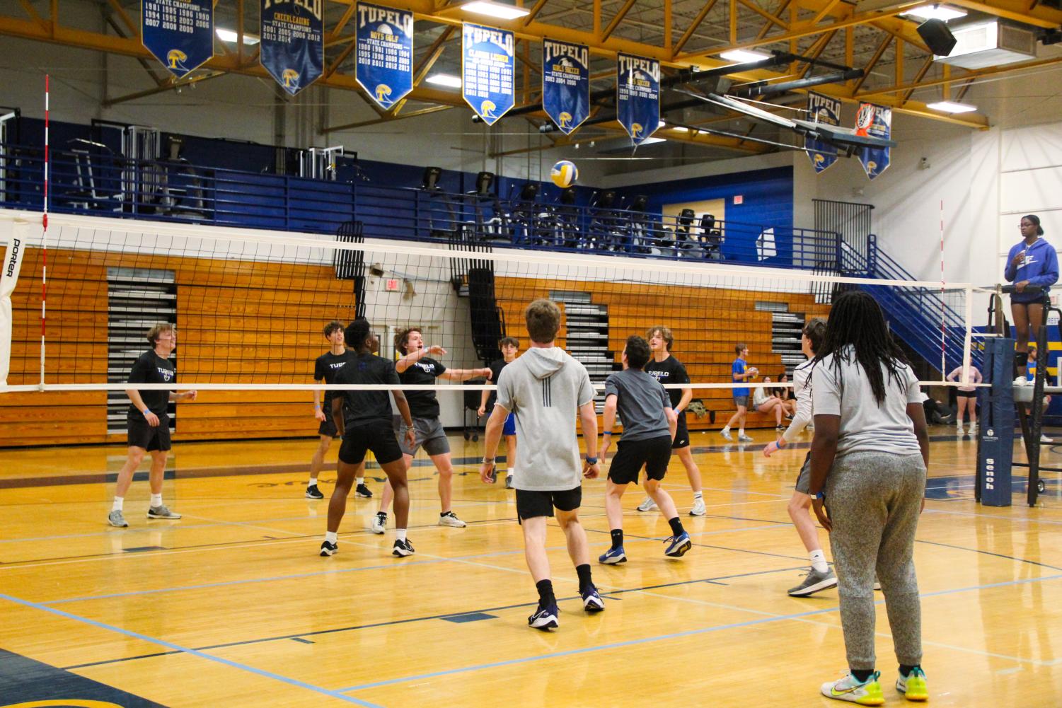 Volleyball+team+holds+a+fundraising+tournament