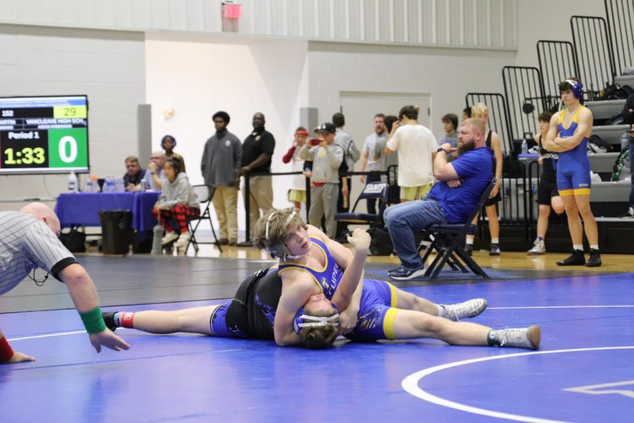 Clay Crane (10) pinning the opponent down.