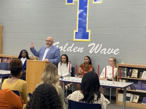 Northeast Mississippi Daily Journal Executive Editor speaks to budding journalists at the Quill and Scroll Journalism Honor Society