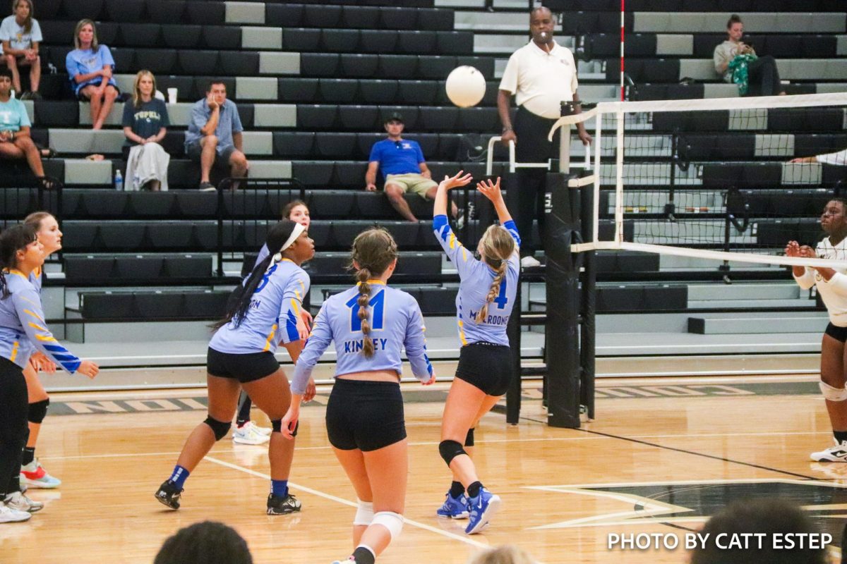 Sophie Mulrooney sets the ball up for Triniti Judon to hit. 