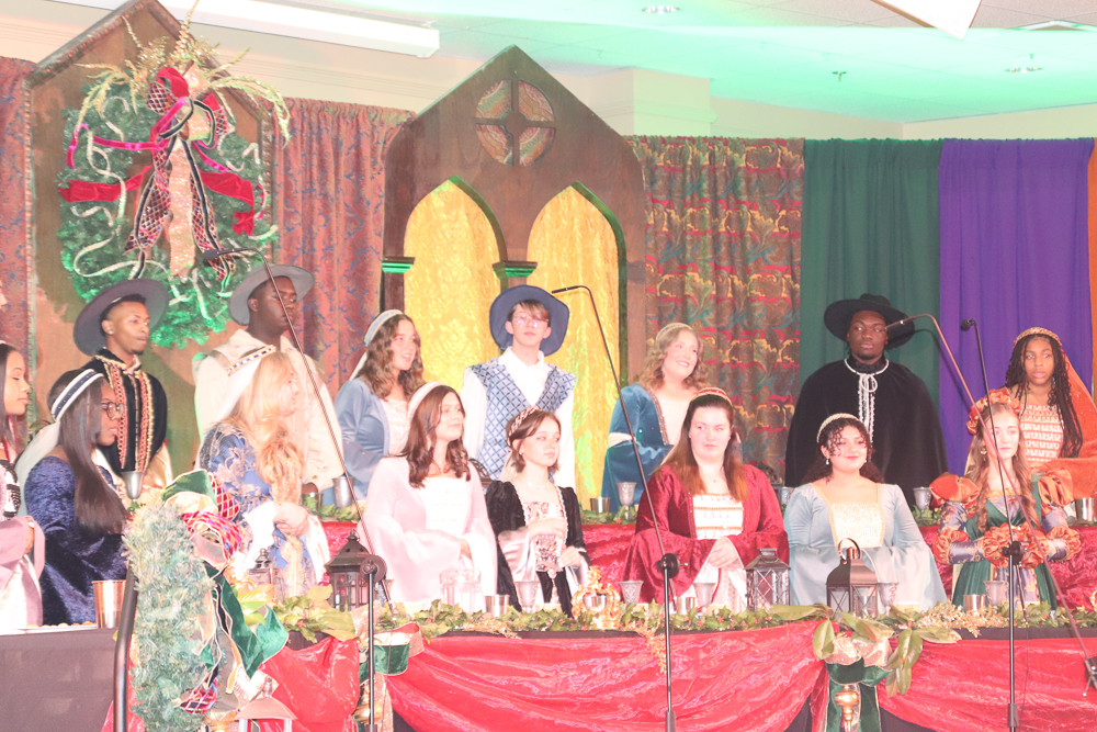 Madrigals+spread+Christmas+cheer+at+annual+Singe+Feaste