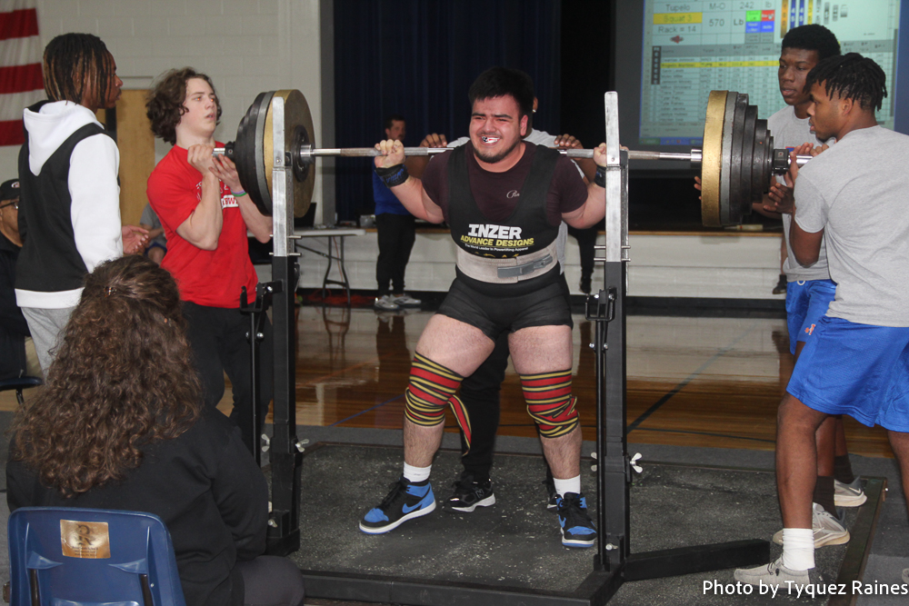 Powerlifting+competes+at+division+match